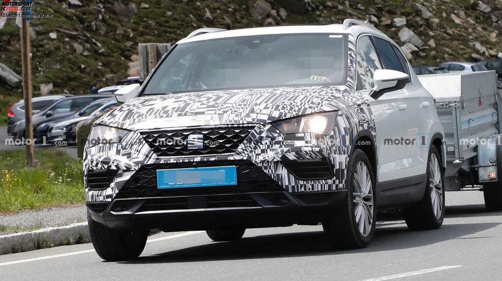 Seat Ateca Facelift (2020): Der Ateca war Seats erster Vorstoß ins SUV-/Crossover-Segment. Seit 2016 ist der mit 4,36 Meter relativ kompakte Familienfreund auf dem Markt und das äußerst erfolgreich. Damit das so bleibt präparieren die Spanier aktuell ein Facelift. (Bild: CarPix)