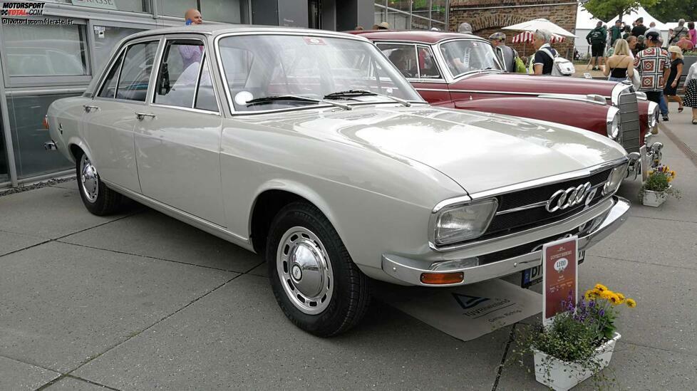 Unsere Bildergalerie mit den Top 10 der Classic Days Schloss Dyck 2019 beginnt mit einem Überraschungshit der späten 1960er-Jahre. Über 800.000 Exemplare des ersten Audi 100 liefen von 1968 bis 1976 vom Band. Überlebt haben nicht viele. Umso schöner ist es, ein frühes Modell der Limousine zu sehen.