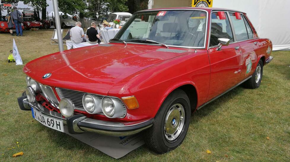 Noch ein 68er: Wie der Audi 100 erschien auch die neue, intern E3 genannte Oberklasse von BMW im Jahr 1968. Mit geschmeidigen Sechszylindern blies man zum Angriff auf Mercedes. Das gezeigte Fahrzeug verlost übrigens die Früh-Brauerei. Wir müssen in München wohl aktuell mehr Kölsch trinken ...