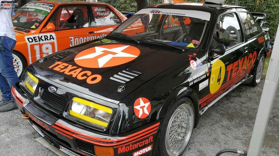 Apropos Ford: Der Sierra ist in meinen Augen ein unterschätztes Auto. Klar, die Form war 1982 fast zu modern. Aber der Sierra hatte intessante Motoren und Hinterradantrieb. Im Motorsport sorgten die RS Cosworth für Aufsehen. Mein persönliches Highlight: Dieser RS500 im Look der ehemaligen Tankstellenmarke Texaco.