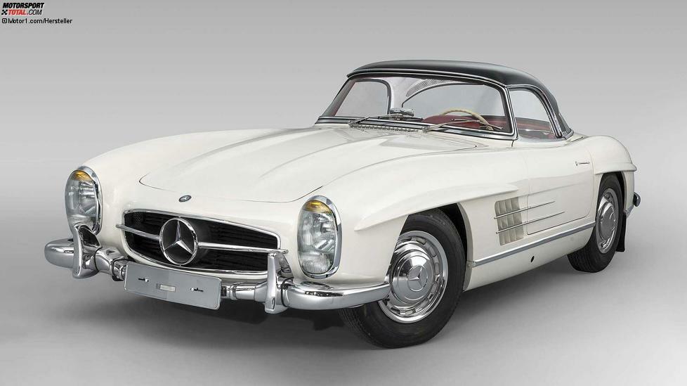 Noch ein Mercedes 300 SL, aber ohne Flügeltüren, denn es handelt sich um den Roadster mit Stoffdach und Hardtop von 1963 mit 240-PS-Motor.
Der Verkaufspreis von 3,1 Millionen Euro im Jahr 2018 ist ein Weltrekord für das Modell und wird auch dadurch gerechtfertigt, dass das Auto in 55 Lebensjahren eine Strecke von nur 1.372 km zurücklegte.Mercedes-Klassiker im Fahrbericht: