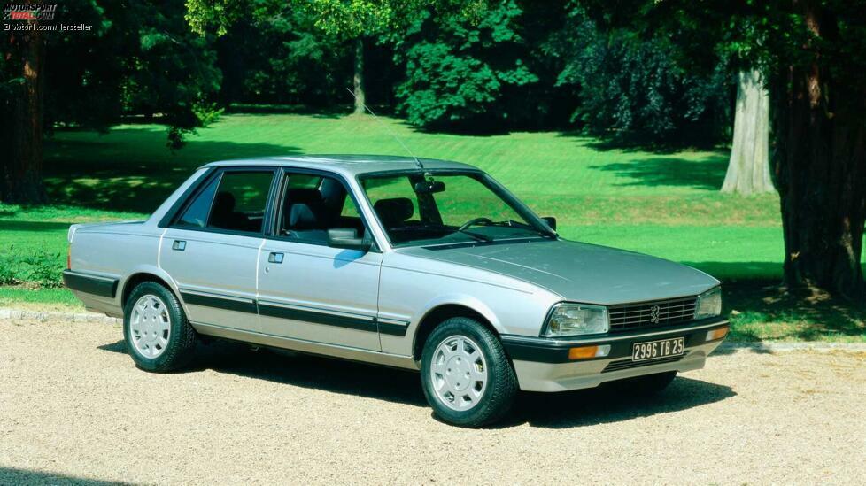 Überhaupt dominierte bei den Auto-Neuheiten des Jahres 1979 ein zweckmäßiges, kantiges Design, wie auch der Peugeot 505 zeigt. Im Bild sehen wir ihn nach dem Facelift 1985. Bis 1992 blieb der 505 im Programm. Er war der letzte Peugeot mit den markant angeschrägten Scheinwerfern.