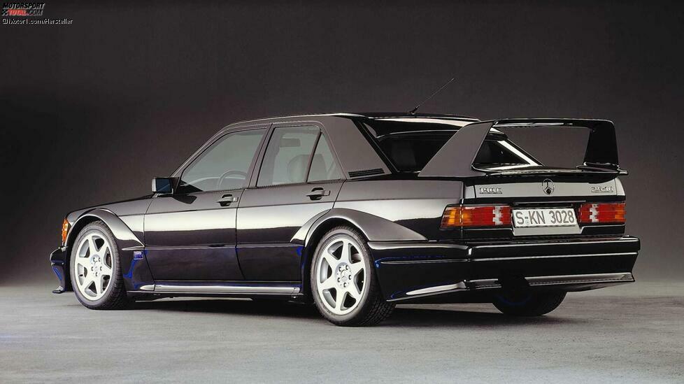 Dieser Heckflügel! 500 Exemplare des Mercedes 190 E 2.5-16 Evolution II mussten 1990 gebaut wurden, um auf dieser Grundlage den Tourenwagen für die DTM bauen zu können. 235 PS quetschte Mercedes aus dem Vierzylinder mit 2,5 Liter Hubraum. Letztlich entstanden 502 Fahrzeuge des 