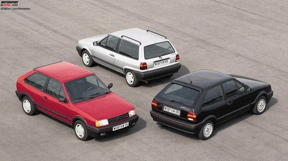 Zu den preiswertesten Möglichkeiten, im Jahr 2020 an einen 30 Jahren Oldtimer zu kommen, zählt der 1990 massiv überarbeitete VW Polo der zweiten Generation, intern 86C genannt. Fans ergänzen diese Bezeichnung gerne mit dem Kürzel 2F, um auf das Facelift hinzuweisen. Und es tat sich einiges: Markant sind die großen, rechteckigen Scheinwerfer, dazu gesellten sich eine rundere Karosserie, ein komplett neues Cockpit und vollverkleidete Türen. Sicherheitselemente sucht man eher vergebens, doch im Gegenzug wiegt ein Polo von damals auch nur gut 800 Kilogramm. Wer ein seltenes Exemplar mit 75 PS findet, bekommt Fahrspaß. Für richtig Krawall sorgt der Polo G40 mit G-Lader und 113 PS. Als Fünftürer gab es den Polo seinerzeit nicht, wohl aber als Steilheck und als Schrägheck, von VW recht optimistisch 