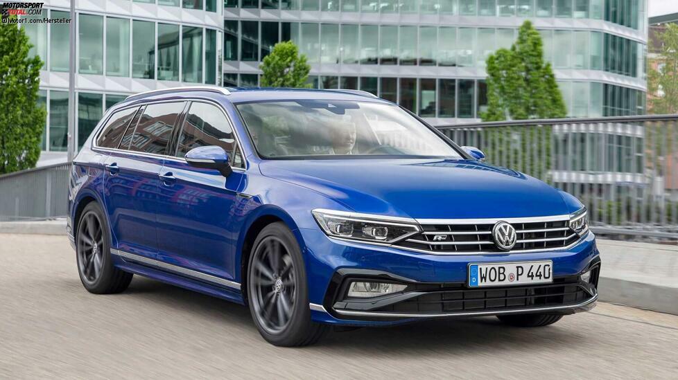 Die Mittelklasse ist tot? Für den VW Passat gilt das definitiv nicht. Seit vielen Jahren spielt er bei den Zulassungen oben mit. Ein Facelift hat beim aktuellen Modell für frischen Schwung gesorgt. Bei DEM Außendienstler-Wagen Deutschlands ist der Diesel-Anteil sehr hoch, kaum ein Passat läuft mit Benziner vom Band.
59.322 VW Passat wurden 2019 neu zugelassen, davon besaßen 48.576 einen Diesel.