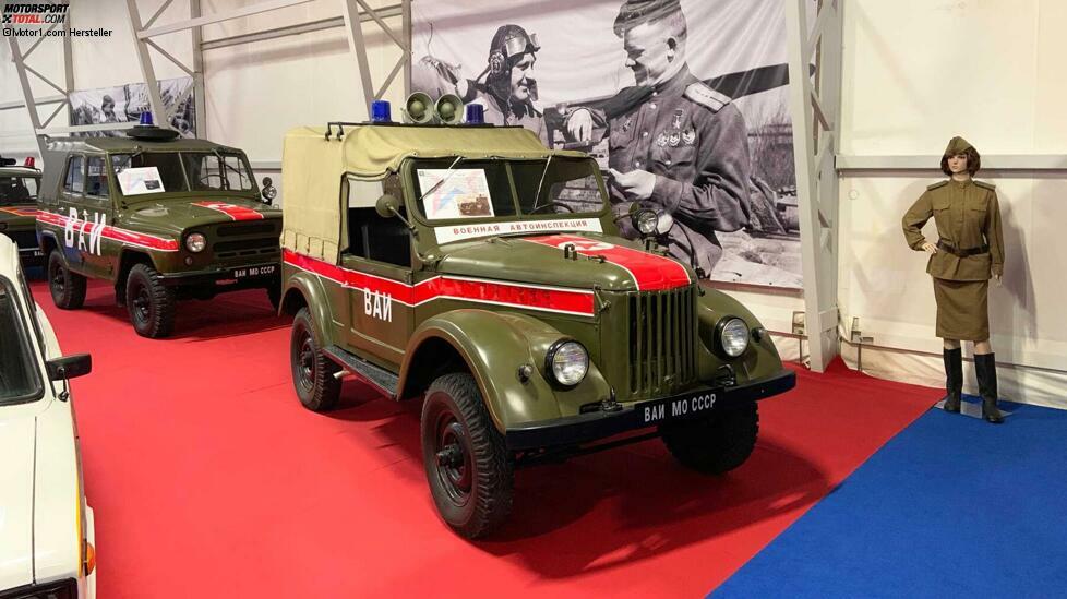 Fast jeder in der UdSSR kennt diesen Geländewagen, auch in der NVA war er präsent: Der GAZ-69 wurde von 1952 bis 1954 in Gorki und dann bis 1972 in Uljanowsk hergestellt.
Den Wagen mit Allradantrieb gab es in zwei Hauptversionen: den viertürigen 69A des Kommandanten für fünf Personen und den zweitürigen Basis-Zweitürer mit Längsbänken hinten. An diesem Umbau waren acht Personen beteiligt, der Wagen wurde im 