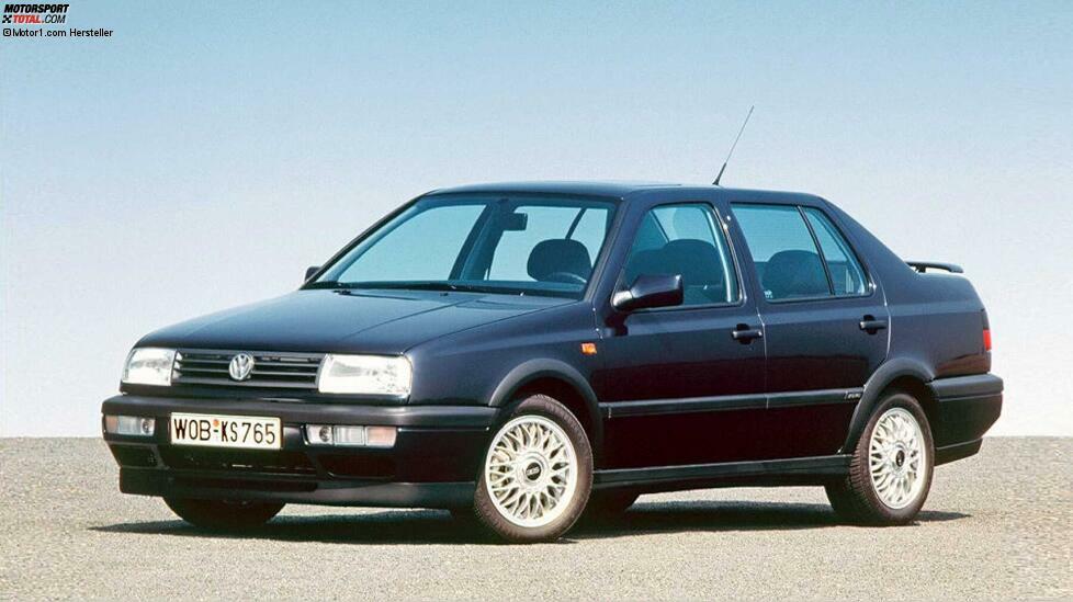 Kommen wir zum VW Vento: Eigentlich wäre der Stufenheck-Golf der 1990er-Jahre kaum erinnerungswürdig, wäre da nicht sein Name.
Offiziell bedeutet Vento auf italienisch nur 