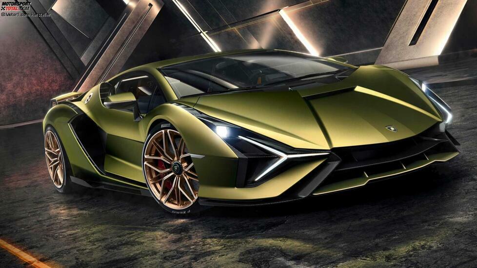 Preis: 3,3 Millionen Euro
In vielerlei Hinsicht schlägt der Sian eine Brücke in die Zukunft von Lamborghini. Obwohl er auf dem Aventador SVJ basiert, ist dieser wild gezeichnete Lambo das erste Fahrzeug des Unternehmens mit Elektrifizierung. Neben dem bekannten 6,5-Liter-V12 nutzt der Sian ein 48-Volt-Mildhybrid-System. Die Systemleistung liegt bei 819 PS, was ihn ebenfalls zum stärksten Stier aller Zeiten macht. Lamborghini baut nur 63 Exemplare des Autos. Zum Stückpreis von gut 3,3 Millionen Euro.
