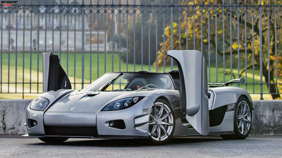Preis: 4,4 Millionen Euro
Auf dem letztjährigen Genfer Autosalon präsentierte Koenigsegg sein bisher ?günstigstes? Modell, den Jesko. Auf der anderen Seite der Skala thront der diamantbesetzte CCXR Trevita. Im Prinzip besteht seine Karosserie aus in Diamanten eingelegtem Carbon. Den Antrieb übernimmt ein 4,8-Liter-Biturbo-V8 mit mehr als 1.000 PS.
Ursprünglich sollten drei Exemplare gebaut werden, aber die Produktion war zu aufwendig, weshalb man nach zwei Autos aufhörte. Eines davon kaufte der exzentrische Box-Champ Floyd Mayweather.