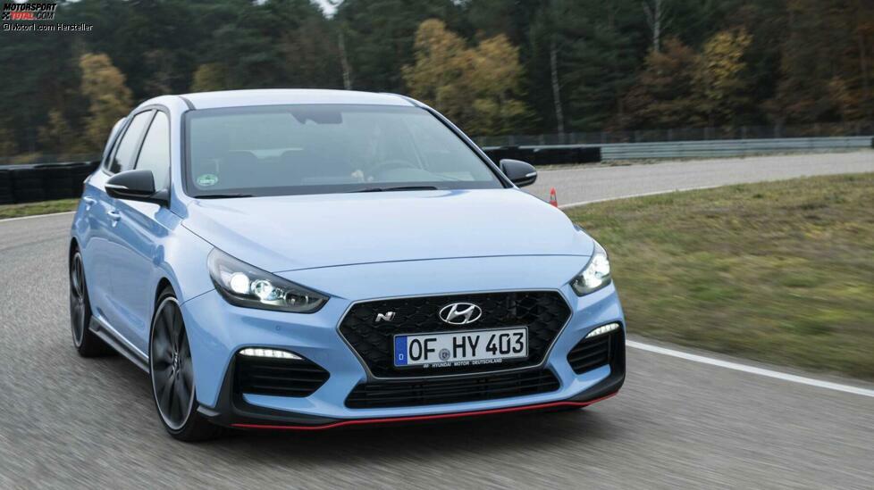 Der stärkste Vierzylinder aus dem Hyundai-Kia-Konzern ist der 2.0 T-GDI im Hyundai i30 N und i30 Fastback N mit 275 PS. Das Aggregat wird ausschließlich mit Frontantrieb und Sechsgang-Schaltung kombiniert. Der stärkste Vier-Topf-Motor von Kia (im Stinger 2.0 T-GDI) holt 