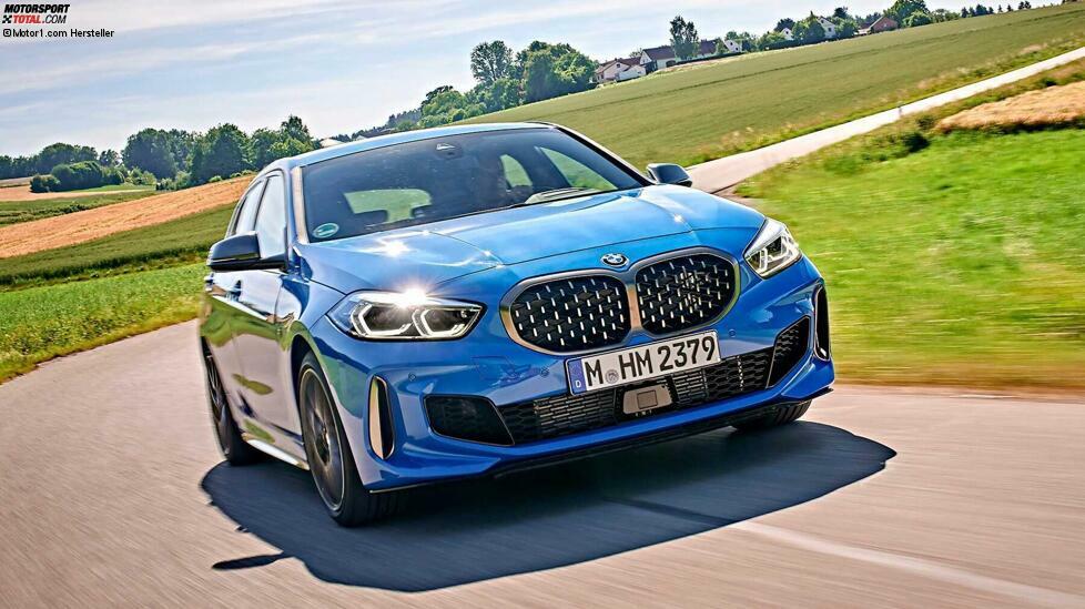 Auch BMW hat einen Vierzylinder, der über die 300-PS-Schwelle kommt. Der Zweiliter-Motor im M135i (Bild) und vielen anderen 35i-Modellen leistet 306 PS.
Mehr zum stärksten Vierzylinder von BMW:Test BMW M135i (2019): Golf R- und A 35-Gegner im CheckBMW X2 M35i 2019 kommt mit 306 PS 