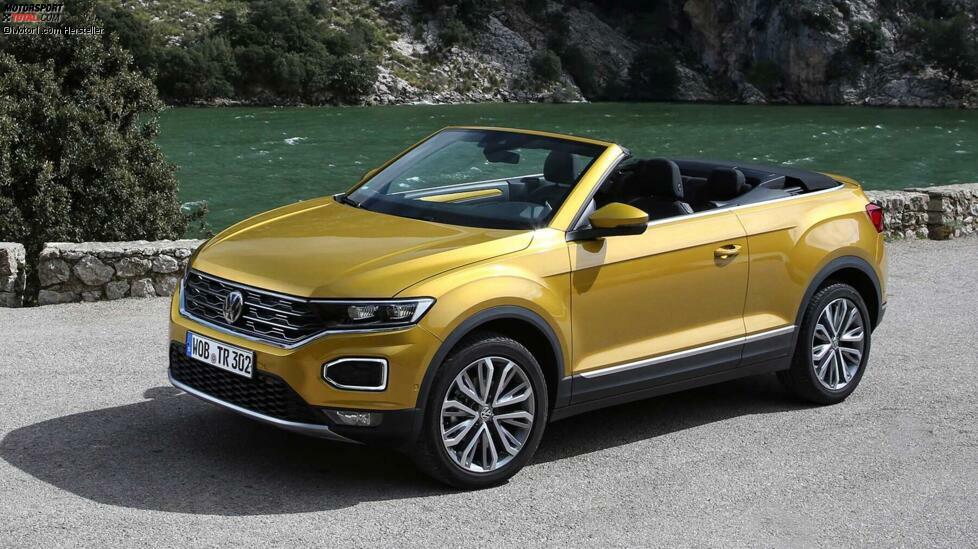 Das im letzten Sommer vorgestellte VW T-Roc Cabriolet ist gewissermaßen der Nachfolger des Golf Cabrio. Es basiert natürlich auf dem Modularen Querbaukasten und ist mit 4,27 Meter etwa so lang wie der Golf VIII. Wie das Golf Cabrio hat das Auto ein Stoffverdeck, das elektrisch bedient wird.
Der Kofferraum beschränkt sich auf übersichtliche 280 Liter, lässt sich aber durch Umklappen der Rücksitze vergrößern. Zwei Turbobenziner stehen zur Wahl: der 1,0-Liter-Dreizylinder mit 115 PS und der 1.5 TSI mit 150 PS und vier Zylindern. Die Preise für den 1.0 TSI beginnen schon bei unter 28.000 Euro.