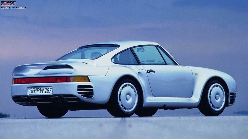 Noch exklusiver als der F40 in Sachen Stückzahl war der Porsche 959. Nur 292 Exemplare entstanden zwischen 1986 und 1988. Der 959 verwendete einen Boxermotor, ebenfalls mit zwei Turboladern, sechs Zylindern und 2,9 Liter Hubraum, der 450 PS leistete.
Der Wagen, der mit dem damals fortschrittlichsten Allradsystem seiner Art ausgestattet war, erreichte 317 km/h und fuhr von 0 auf 100 km/h in 3,7 Sekunden.