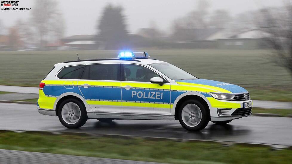 Zu den populärsten Polizeiautos in Deutschland zählt fraglos der VW Passat Variant. 
Anfang 2018 übernahm das Land Niedersachsen die ersten 21 VW Passat GTE Variant. Den Rahmen für diesen Einsatz bildete das Pilotprojekt 