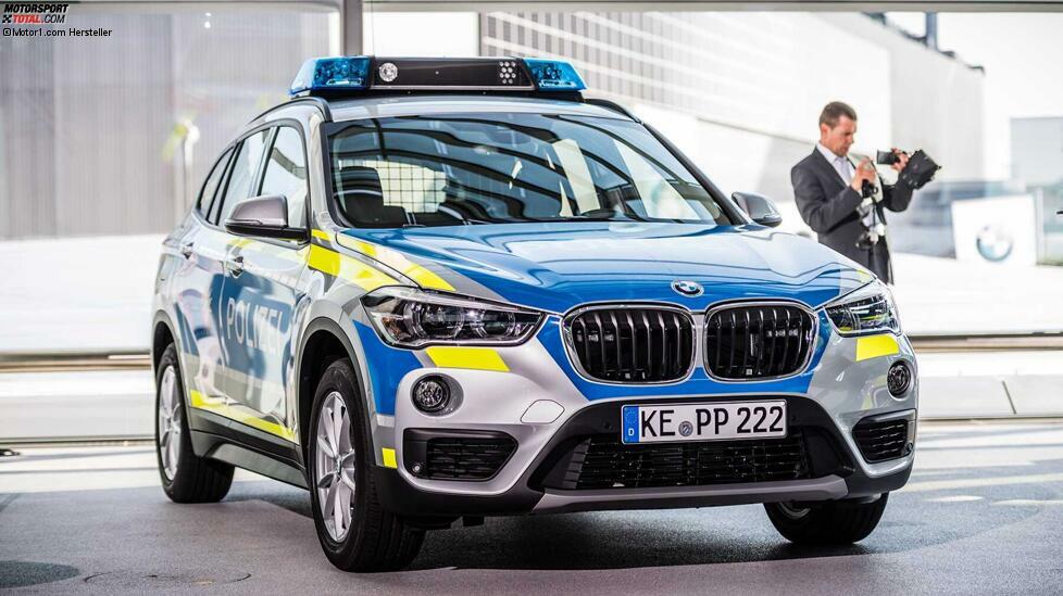 Hier noch einmal der Polizei-X1 in der Nahaufnahme. Das Kennzeichen 