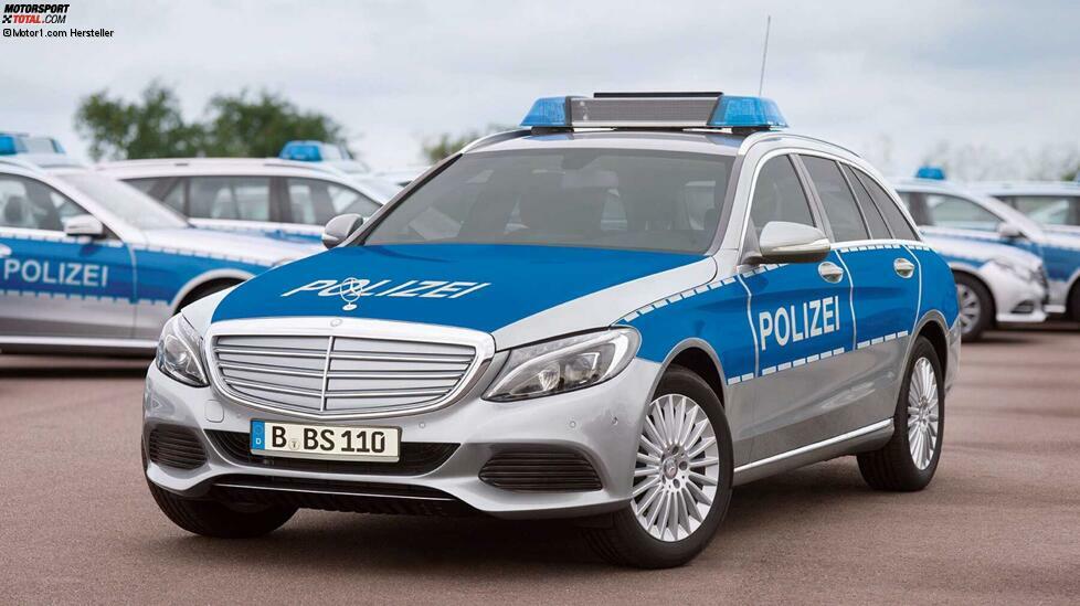 Auf Fachmessen wie der GPEC (General Police Equipment Exhibition & Conference) in Leipzig zeigen die Autohersteller ihre neuesten Ideen für Einsatzfahrzeuge.
2014 stellte Mercedes dort die damals neue C-Klasse im Polizei-Optik vor.