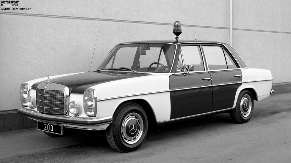 In alten Tatort-Folgen aus Stuttgart sieht man sie oft: Mercedes Strich-Acht als Streifenwagen. 
Unter der Haube gab es aber keine fetten Sechszylinder, sondern oft nur den schlichten 200, wie das Kennzeichen verrät. Das Bild stammt aus dem Jahr 1970.
(Copyright: Mercedes-Benz AG)