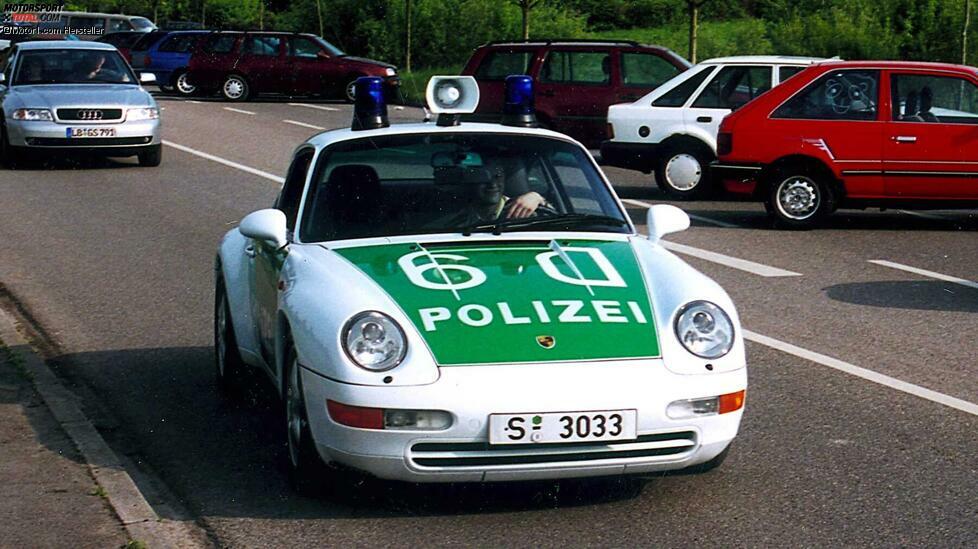 Von den 1960er- bis in die 80er-Jahre waren Porsche-Modelle bei der Autobahnpolizei im Einsatz. 
Vor allem Nordrhein-Westfalen und Baden-Württemberg setzten auf 356, 924, 944 und sogar den 911.
Hier sehen wir den Polizei-Porsche der 911-Baureihe 993, den Ferry Porsche 1996 persönlich als Geschenk der Baden-Württemberger Polizei überreichte.
Bis zu seiner Ausmusterung im Staatsdienst war der Elfer ? das millionste von Porsche gebaute Auto ? stets problemlos im Einsatz. Heute gehört es zum Fundus des Porsche-Museums.