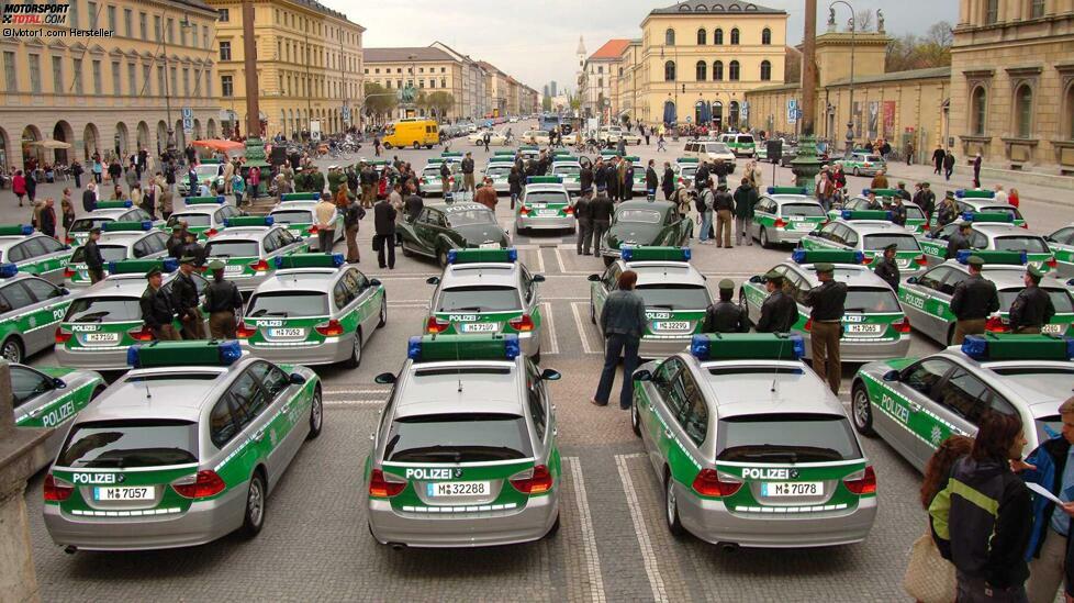 Rechtzeitig vor Beginn der Fußball-WM 2006 bereicherten 368 neue Einsatzfahrzeuge der BMW 5er- und der 3er-Reihe den Fuhrpark der bayerischen Polizei.
Die mit neuester Technik ausgerüsteten Streifenwagen waren für die Sicherheitskräfte in den bayerischen WM-Austragungsstädten München und Nürnberg vorgesehen.