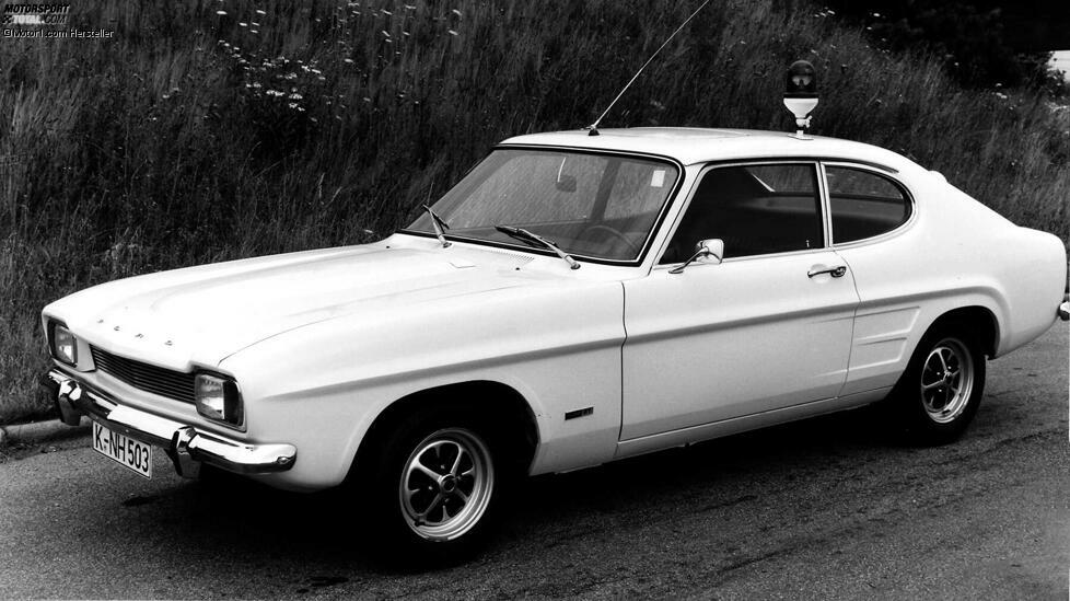 In unschuldigem Weiß posierte einst der Ford Capri als Polizeiauto. Bekannt wurde das Fahrzeug als Spielzeugmodell der Firma Siku.
In den 1970er-Jahren fuhr die Autobahnpolizei in NRW eigentlich Porsche. Mit dem Capri versuchte Ford, hier einen Fuß in die Tür zu bekommen.