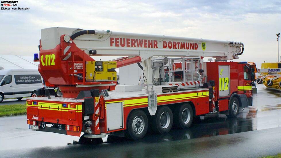 2006 stellte die Feuerwehr Dortmund diesen Mercedes Econic mit vorgesetztem Fahrerhaus und Drehleiter in Dienst.