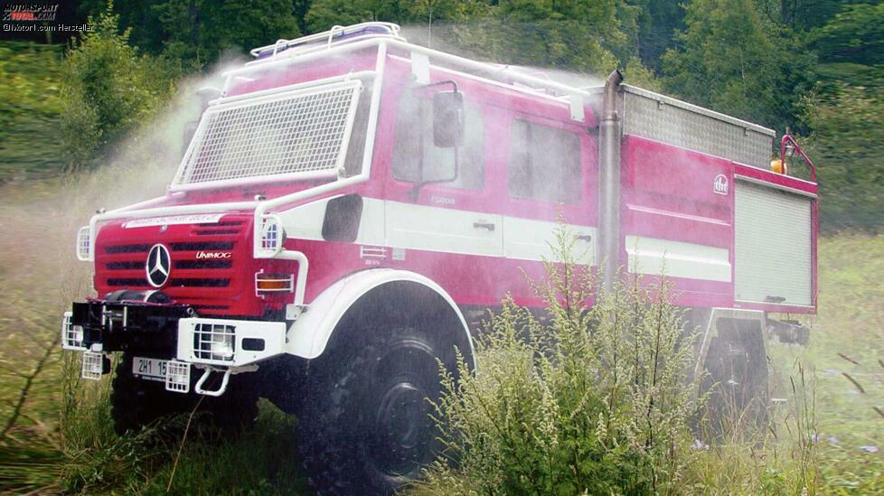 Hier sehen wir einen Unimog U 4000 / U 5000 anno 2009 in Feuerwehr-Ausführung bei der Waldbrandbekämpfung in Tschechien.