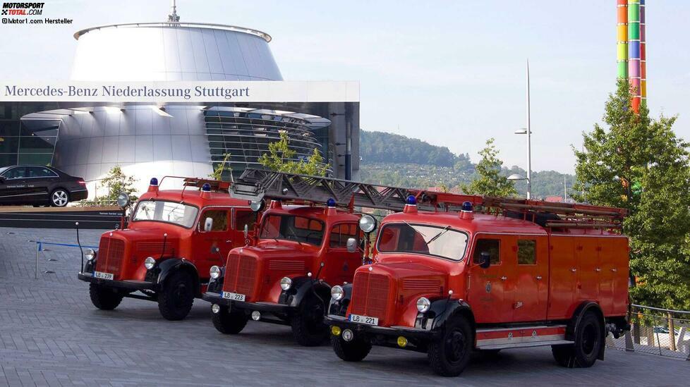 Auf dem Mercedes L 3500 der 1950er-Jahre basieren diese Schätzchen, die 2010 vor dem Werksmuseum posierten.