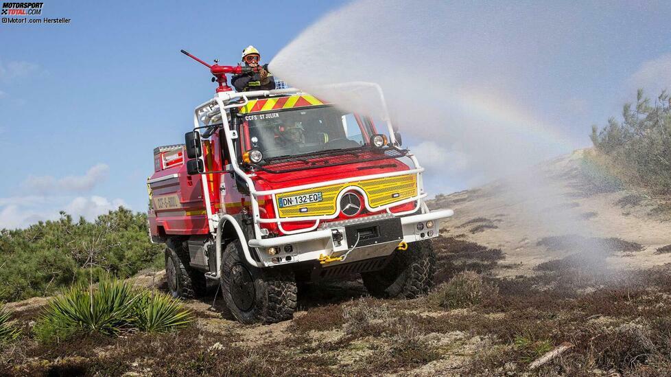 Extremeinsätze im Gelände sind an der Tagesordnung für die Unimog-Modelle U 4023 und U 5023.
Das gezeigte Exemplar dient der Feuerwehr in Südfrankreich zur Bekämpfung von Waldbränden.