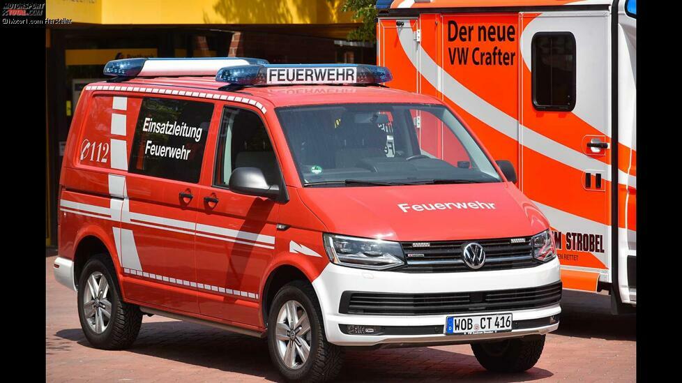 Ein häufiger Anblick im aktuellen Feuerwehr-Geschehen ist der VW T6. Hier dient er als Fahrzeug für die Einsatzleitung der Feuerwehr.