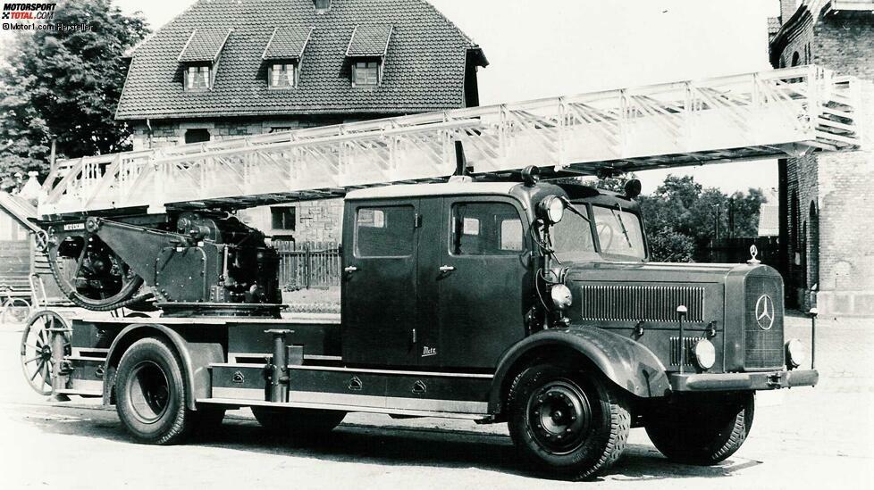 Wiederaufbau nach dem Krieg: Mercedes Typ L 4500 F als Drehleiter DL 32 von 1949.