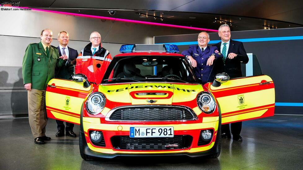 Neben dem Polizeipräsidium München erhielt auch die Freiwillige Feuerwehr der Landeshauptstadt Ende 2013 einen Mini.
Der Kleinwagen diente jedoch eher zu PR-Zwecken.