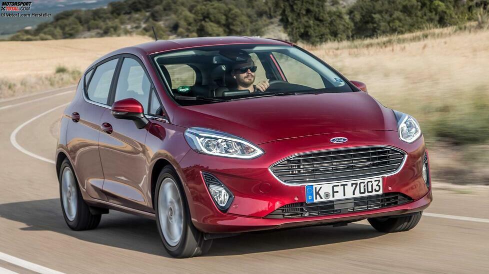 Der sparsamste Kleinwagen mit Benzinmotor, den wir finden konnten, ist der Ford Fiesta mit dem Einliter-Dreizylinder-Turbo. In der stärksten Version mit 155 PS verbraucht er nach NEFZ-Norm nur vier Liter glatt. Da kommen andere Spritsparer wie der Opel Corsa 1.2 (4,1 Liter) nicht mit.
Wie viele neue Modelle hat der kleine Ford ein Mildhybridsystem, das den Verbrenner unterstützt. Das bringt zwar nur ein paar Prozent Ersparnis, aber die sind eben oft entscheidend. Übrigens: Sparsamer als unser Fiesta ist der neue Fiat 500 Hybrid (kein Hybrid-, sondern ein Mildhybrid-Auto), der nur 3,9 Liter brauchen soll; er gehört allerdings ins A-Segment.  

Segment: B-Segment (Kleinwagen) mit Benzinmotor 
Fahrzeug: Ford Fiesta 1.0 Ecoboost (155 PS)
Verbrauch: 4,0 Liter/100 km
CO2-Emission: 92 Gramm/km