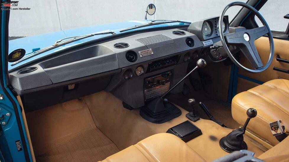 Aus heutiger Sicht mag das Cockpit der ersten Range-Rover-Baujahre spartanisch wirken, damals war es luxuriös. Lange Zeit gab es den Range Rover nur mit Handschaltung, erst 1982 folgte eine Automatik.