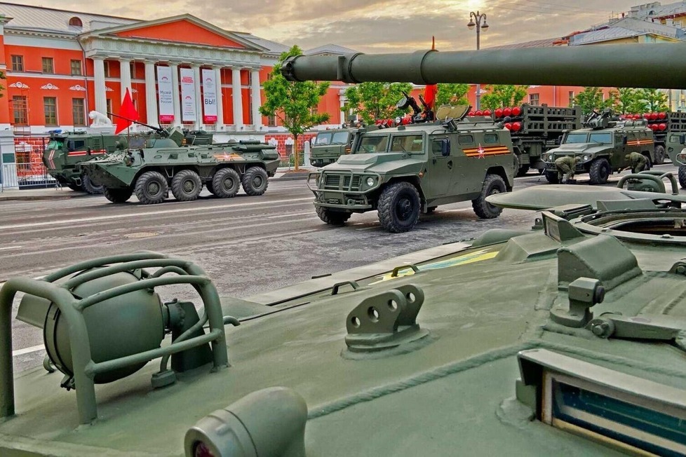 Russland feierte mit einer großen Parade den 75. Jahrestag des Sieges über die Nazis. Wir stellen einige der Militärfahrzeuge im Bild vor.