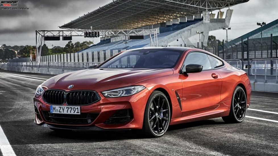 Zwischen 1989 und 1999 produzierte BMW das 8er Coupé, das sowohl mit Acht- als auch mit Zwölfzylindermotoren ausgestattet war. Seine sportliche Linie mit einklappbaren Scheinwerfern beeindruckte viele Fans. 
Der 