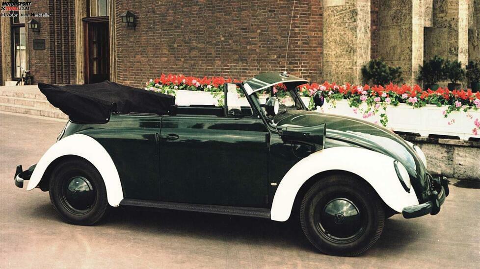 Schnell raus, schnell rein: Auch die deutsche Polizei setzte auf das VW Käfer Cabriolet. Allerdings nicht so sehr als Einsatzfahrzeug, sondern mehr zur Repräsentation höherrangiger Polizeibeamter. Das Foto stammt aus dem Jahr 1954.