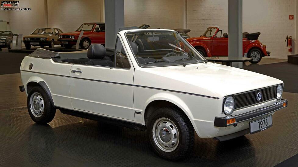 Nachdem 1974 der VW Golf auf den Markt gekommen war, begannen erste Überlegungen zu einer offenen Version als Nachfolger des Käfer Cabriolet. Dieser erste Prototyp von Karmann überrascht mit der Abwesenheit eines Überrollbügels.
1976 präsentiert Karmann dem Volkswagen-Vorstand eine eigenständig entwickelte Cabriolet-Variante, noch ohne integrierten Mittelbügel. Der Vorschlag wird in Wolfsburg sehr aufmerksam begutachtet. Der damalige Leiter der Volkswagen Fahrzeugsicherheit hat jedoch einen wichtigen Einwand: 