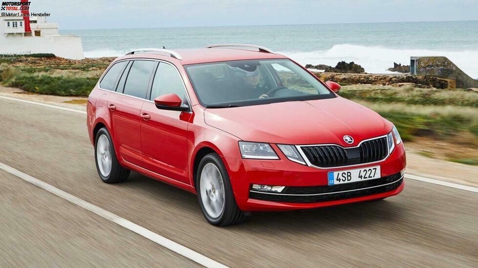 Noch können Sie die letzten Exemplare des Skoda Octavia III kaufen. Genauer gesagt: Das Facelift von 2017. Hier traf die Bezeichnung tatsächlich einmal zu: Die geteilten Scheinwerfer zogen die Kritik auf sich.
Bei dem Versuch, ein raffinierteres Auto zu präsentieren, wandten die Designer der tschechischen Marke diese Lösung (die bereits an der Mercedes-Benz E-Klasse zu sehen war) an, was nicht jedermanns Geschmack war. 