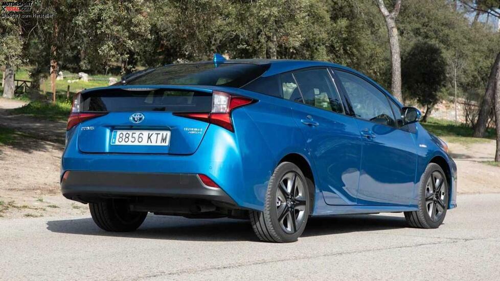 Zugegeben, eine Naturschönheit war der Toyota Prius nie. Zweifellos ist die vierte Generation des Prius aber aus ästhetischer Sicht die fragwürdigste von allen. Auf halbem Weg zwischen Kompaktwagen und einer Limousine sorgt seine Erscheinung für Aufsehen, sowohl bei Freunden wie auch Feinden.