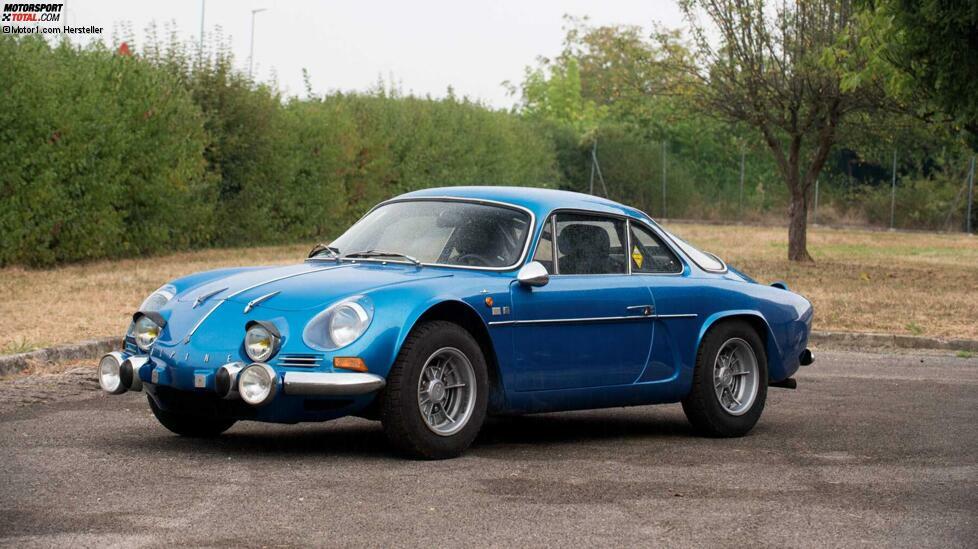 Die im Herbst 1962 auf dem Pariser Automobilsalon vorgestellte A110 trug zur Alpine-Legende bei wie kein anderes Modell, denn mit ihr avancierte die Marke aus Dieppe zur nahezu unschlagbaren Macht im Rallye-Sport. 
Der Erfolg kam nicht von ungefähr, denn in der A110 trafen sich Motorenperformance und niedriges Gewicht auf ideale Weise. Je nach Version wog der nur hüfthohe Renner zwischen 575 und 730 Kilogramm.
Die Motoren stammten aus dem Renault 8 sowie Renault 16, wurden von Amédée Gordini und Marc Mignotet einem gründlichen Tuning unterzogen und mobilisierten zwischen 35 kW/47 PS und 101 kW/138 PS, in den Rallye-Varianten sogar bis zu 147 kW/200 PS.
Der Hubraum stieg mit der Zeit von 1,0 auf 1,8 Liter und der Topspeed von 170 auf 225 km/h. Der Einbau im Heck sorgte für optimale Traktion und erlaubte in Kombination mit dem extremen Sturz der Räder extreme Kurvengeschwindigkeiten.
Die Rallye-Erfolge trieben den Absatz von 