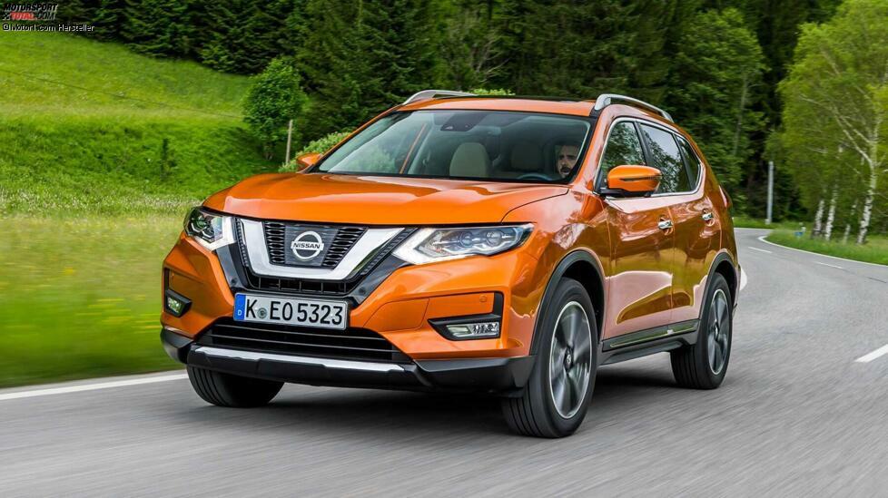 Der erste Nissan X-Trail kam im Jahr 2001 auf den Markt - damals noch als richtiger Offroader mit Leiterrahmen. Den hat die aktuelle, dritte Generation nicht mehr; auch die Optik orientiert sich nun an den SUV-Vorlieben der Kunden und am kleinen Bruder Qashqai. Anders als diesen gibt es den X-Trail auch als Siebensitzer. Bemerkenswert ist das große Kofferraumvolumen von fast zwei Kubikmetern.
Was die Motoren angeht, so könnte der Unterschied zum Mercedes GLC kaum größer sein: Den X-Trail gibt es nur mit zwei Motoren - einem Turbobenziner und einem Diesel. Den Selbstzünder bietet Nissan optional auch mit Allradantrieb an; hier hat man auch die Wahl zwischen Handschaltung und CVT-Getriebe. Den Benziner dagegen gibt es ausschließlich mit Doppelkupplungsgetriebe. Eine neue Generation des X-Trail wird wohl nicht mehr lang auf sich warten lassen.

Motoren: 1 Turbobenziner, 1 Diesel
Antrieb: Front- oder Allradantrieb
Länge: 4,69 Meter
Kofferraum des Fünfsitzers: 565-1.996 Liter
Marktstart: Herbst 2017 (Facelift)