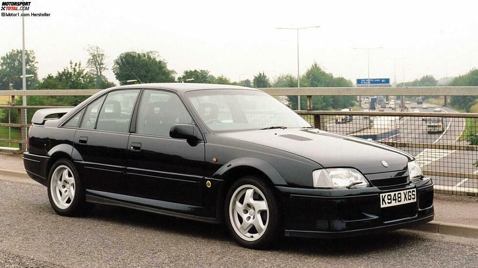 Ja, so etwas hat Opel tatsächlich mal gebaut. Zumindest indirekt: Der Lotus Omega  (Lotus Carlton in UK) basierte zwar optisch auf dem Opel Omega, hatte aber mit diesem nicht mehr viel gemein. Ein Biturbo-Sechszylinder mit 3,6 Liter Hubraum und 377 PS Leistung beschleunigte die Limousine auf bis zu 283 km/h.
5,4 Sekunden von null auf 100 km/h waren damals Porsche-Niveau, der Preis allerdings auch: 125.000 DM. Nur knapp 1.000 Fahrzeuge wurden bis Ende 1992 gebaut. 