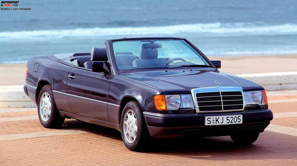 Nach 20 Jahren stellte Mercedes im Jahr 1991 wieder ein viersitziges Cabriolet vor. Es trägt die interne Bezeichnung A 124 und ist ab dem Frühjahr 1992 zunächst als 300 CE-24 erhältlich. Als technische Grundlage für das neue Cabriolet dient den Ingenieuren das Coupé.
Insbesondere versteifen sie die Karosserie, um den offenen Viersitzer so komfortabel und sicher wie die anderen Mitglieder der Baureihenfamilie zu machen. Dazu werden rund 1.000 Teile völlig neu konstruiert. Das Cabriolet wird ab 1992 im Werk Sindelfingen gebaut. Zunächst ist ausschließlich das 300 CE-24 Cabriolet mit 220 PS starkem 3,0-Liter-Sechszylindermotor erhältlich.
Bereits im Juni 1993 stellt die Stuttgarter Marke die modellgepflegte Generation der Baureihe 124 vor. Das Cabriolet trägt nun, ebenso wie alle anderen Varianten der Baureihe, den Namen E-Klasse. Der offene Viersitzer ist stilistisch deutlich überarbeitet und wird jetzt in einer größeren Modellvielfalt angeboten. Erhältlich sind die Vierzylinder-Typen E 200 Cabriolet mit 136 PS (vor 1994 nur als Version für den Export) und E 220 Cabriolet (150 PS), der Sechszylindertyp E 320 Cabriolet (220 PS) sowie als Spitzenmodell das E 36 AMG Cabriolet (272 PS). Die zuvor nur gegen Aufpreis erhältliche elektrohydraulische Verdeckbetätigung ist nun serienmäßig, außerdem erhält das Verdeck einen neuen Innenbezug mit noch besserer Wärme- und Schallisolation.
Das erste E-Klasse Cabriolet wird bis 1997 gebaut. 15.380 Kunden entscheiden sich für eine Vierzylinderversion, 18.572 Käufer wählen ein Modell mit Sechszylindermotor.