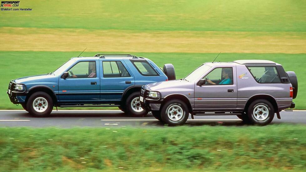 Obwohl der erste Opel Frontera noch ein astreiner Geländewagen war, umwehte ihn bereits ein Hauch von SUV. Im September 1991 lief die Produktion in Großbritannien an, Markteinführung war im Februar 1992. Von Anfang an gab es den Frontera als fünftüriges Modell mit 2,4-Liter-Benziner und den Frontera Sport mit 2,0 Liter Hubraum als dreitürige Variante. Der 2,3-Liter-Turbodieselmotor war nur für das viertürige Modell erhältlich.
Wahlweise gab es den Sport mit Hard- oder Softtop mit Cabrio-Flair. Zunächst wurde der Frontera mit Motoren des Opel Omega ausgeliefert. Es handelte sich bei ihm um einen Lizenznachbau des Isuzu Wizard respektive Isuzu MU. Im Sommer 1998 machte der Opel Frontera A Platz für den optisch ähnlichen Nachfolger.