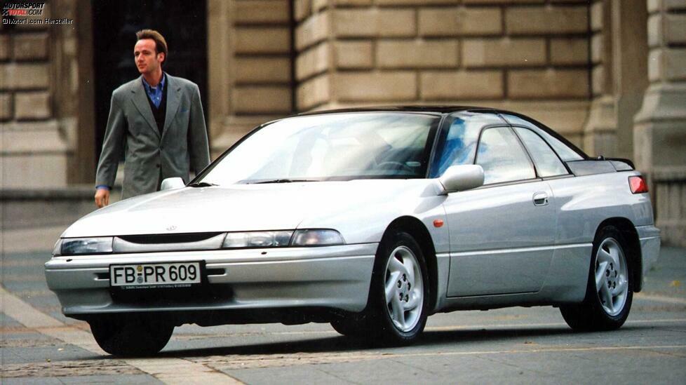 Bereits 1989 in Tokio präsentierte Subaru das Sportcoupé-Concept SVX (Subaru Vehicle X), dessen atemberaubende Linien in den Studios des italienischen Stardesigners Giorgetto Giuagiaro entwickelt wurden, bevor die Finalisierung der Formen in den japanischen Designateliers von Subaru unter Tetsuya Hayashi und Hiroshi Sarukawa erfolgte.
Als der avantgardistisch gezeichnete, viersitzige Subaru SVX dann 1991 tatsächlich in Serienfertigung ging, feierten Fachleute und Fans einen sensationellen Technologieträger. Für die Sportcoupé-Connaisseurs war dieser Gran Turismo mit einem scheinbar komplett verglasten Dachaufbau im konsequenten Stil einer Jetfighter-Kanzel ? nicht einmal die dafür typischen seitlichen kleinen Fenster im großen Fenster fehlten - das erste echte Traumauto mit Subaru-Logo.
Dazu trug im SVX auch der weiterentwickelte, permanente symmetrische Allradantrieb bei sowie ein neuer 3,3-Liter-Sechszylinder-Boxermotor mit 230 PS, der mit einem Automatikgetriebe kombiniert wurde.
Weltweit wurden von dem damals exklusivsten Subaru in fünf Jahren fast 25.000 Einheiten verkauft. In Deutschland begeisterten sich exakt 854 Liebhaber für den Subaru SVX, der heute längst zu den besonders gesuchten Youngtimern zählt. Der Einführungspreis betrug seinerzeit 73.530 Deutsche Mark.