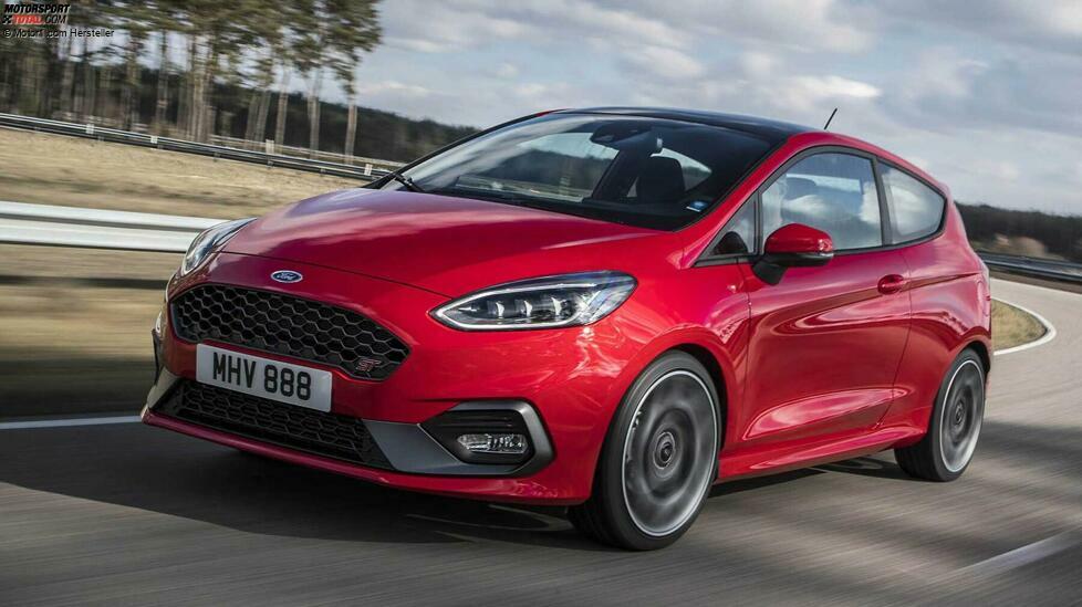 Der Fiesta ST wird von einem Dreizylinder angetrieben, der im Teillastbetrieb sogar noch einen Zylinder abschalten kann. So wird der kleine Hothatch dann zum sparsamen Zweizylinder-Modell.
Das 200 PS starke Aggregat bringt den kleinen Ford in 6,5 Sekunden auf Landstraßentempo, Schluss ist (ähnlich wie bei der Konkurrenz) bei 232 km/h. Wirklich günstig ist der Preis von rund 24.000 Euro für den Dreitürer, der Fünftürer ist nur wenig teurer.

Motor: 1,5-Liter-Turbo, 3 Zylinder
Leistung: 200 PS
Drehmoment: 290 Nm
Antrieb / Getriebe: Frontantrieb / Sechsgang-Schaltung
0-100 km/h: 6,5 Sek.
Spitze: 232 km/h
Preis: 24.029 Euro (Dreitürer)