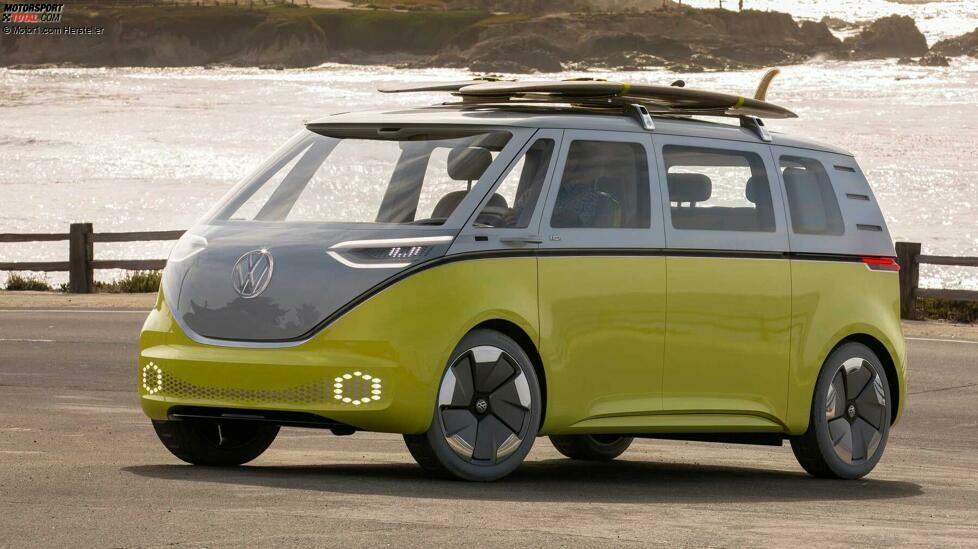 Mit dem ID. Buzz soll der legendäre Bulli (also der VW-Bus der ersten Generation) Wiederauferstehung feiern - mit Elektroantrieb. Die 275 kW (374 PS) starke Allrad-Studie von der Detroit Motor Show 2017 sollte eine Reichweite von bis zu 600 km (NEFZ) haben.
2022 soll die Serienversion des knapp fünf Meter langen ID. Buzz auf den Markt kommen. Auch eine verblechte Cargo-Version ist offenbar geplant.