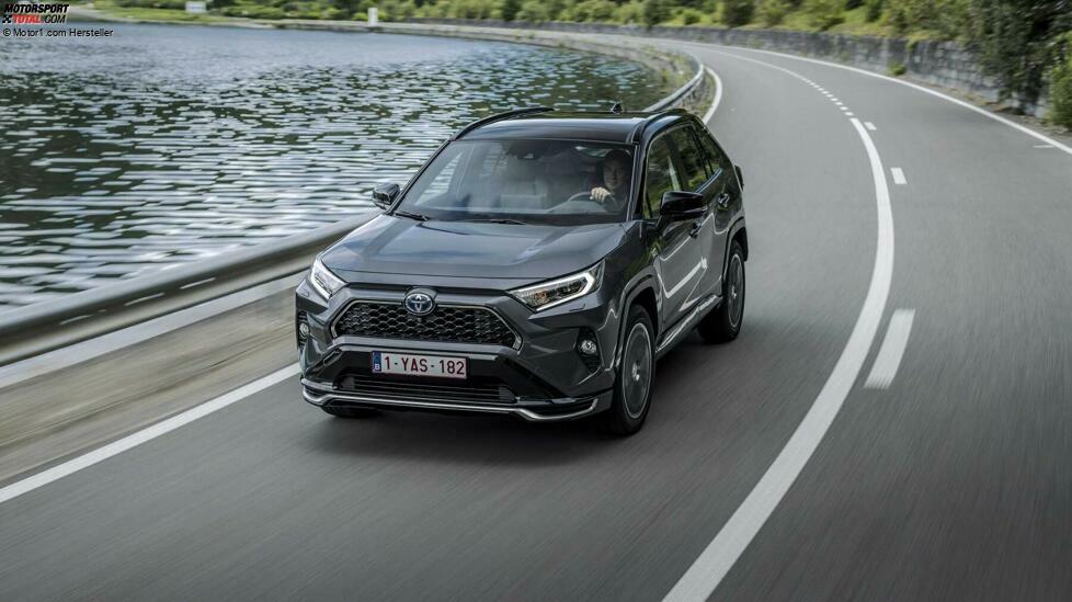 Die zweite Position wird von einem weiteren Toyota-Modell belegt, dem sehr beliebten RAV4, der sogar die amerikanische Ikone Ford F-150 überholt hat. Global ist der RAV4 auch eines der ganz wenigen Modelle, die im schwierigen Jahr 2020 ihre Stückzahlen steigern konnten.
Zwar handelt es sich nur um 2 Prozent, aber wenn wir bedenken, dass die Verkäufe 2019 bereits um 11 Prozent wuchsen und nahe an einer Million Einheiten sind, ist das ein doppelter Erfolg.