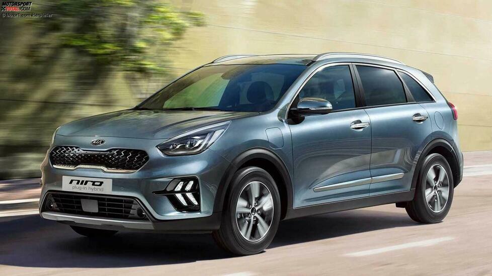 Der Kia Niro ist technisch eng verwandt mit dem Hyundai Ioniq. Als Folge gibt es auch den Niro mit Hybrid.
Technisch sind beide Fahrzeige identisch, die Systemleistung beträgt 141 PS. In 11,5 Sekunden beschleunigt der Kia Niro Hybrid auf 100 km/h, maximal sind 162 km/h möglich.