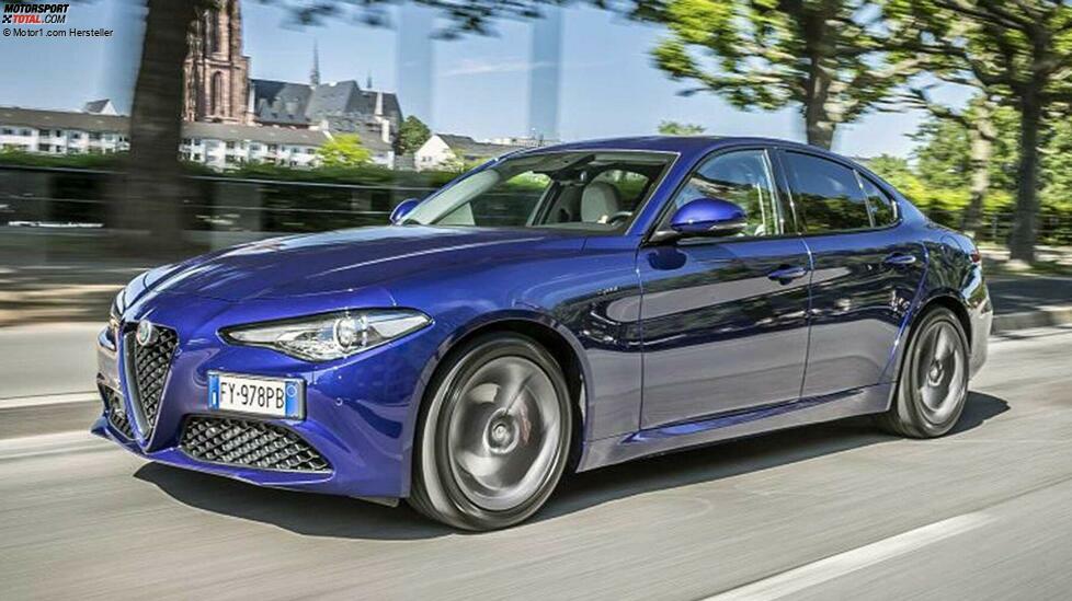 Wie wäre es mit etwas italienischer Sportlichkeit statt deutscher Langeweile? Die 4,65 Meter lange Alfa Romeo Giulia gibt es ausschließlich als Limousine. 2016 kam sie auf den Markt, 2019 und 2020 erfolgten kleinere Überarbeitungen.
Motoren: 200 bis 510 PS (Benziner), 190 und 210 PS (Diesel).